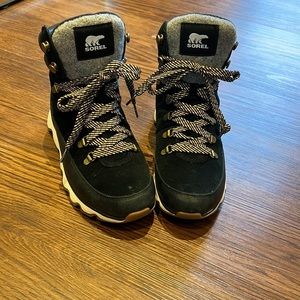 Sorel kinetic conquest boot size 8